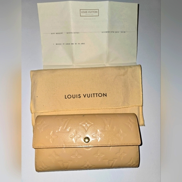 Authentic Louis Vuitton Vernis Sarah Wallet In Tan With Light Pink Interior - Picture 3 of 15
